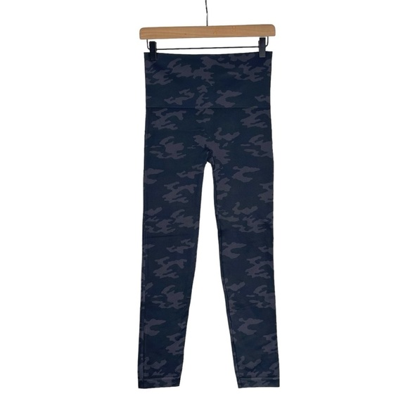 Spanx Leggings Large Seamless Tummy Control Shaping Smoothing Camo Look at Me - Picture 1 of 9